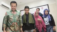 Menpora, Imam Nahrawi, usai melepas pesepak bola Indonesia, Evan Dimas, yang akan berangkat ke Spanyol di Kemenpora, Jakarta, Selasa (2/2/2016). (Bola.com/Vitalis Yogi Trisna)