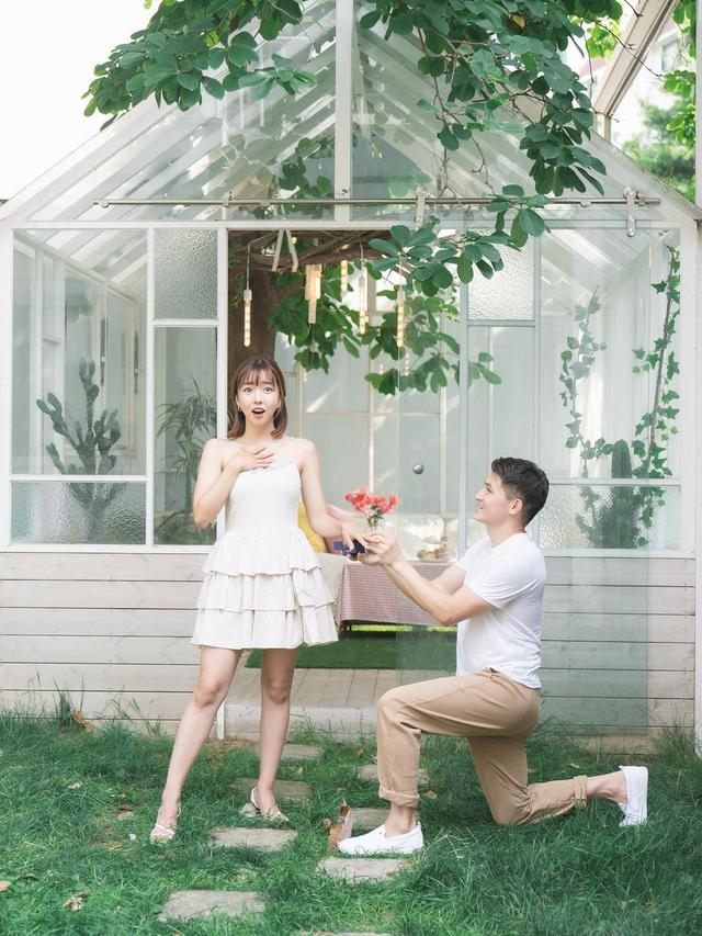 Umumkan Pernikahan, Ini 8 Potret Mesra Sunny Dahye dan Chris Okano