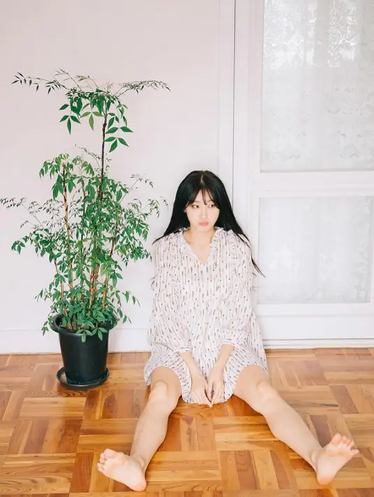 Tak memberikan alasan yang jelas  mengapa ia keluar dari 9Muses, namun isi suratnya menjelaskan bahwa ini sudah menjadi rencananya sejak lama. Meski begitu, ia tetap tak terbayang saat meninggalkan teman-temannya. (Instagram/moongom119)