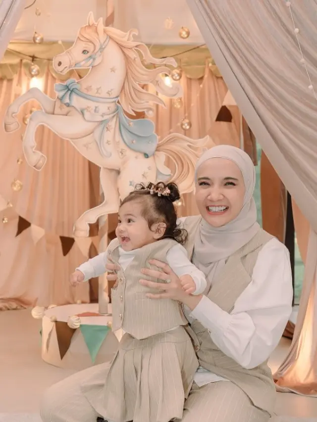 Potret Outfit Zaskia Sungkar Terbaru di Acara Ulang Tahun Putrinya