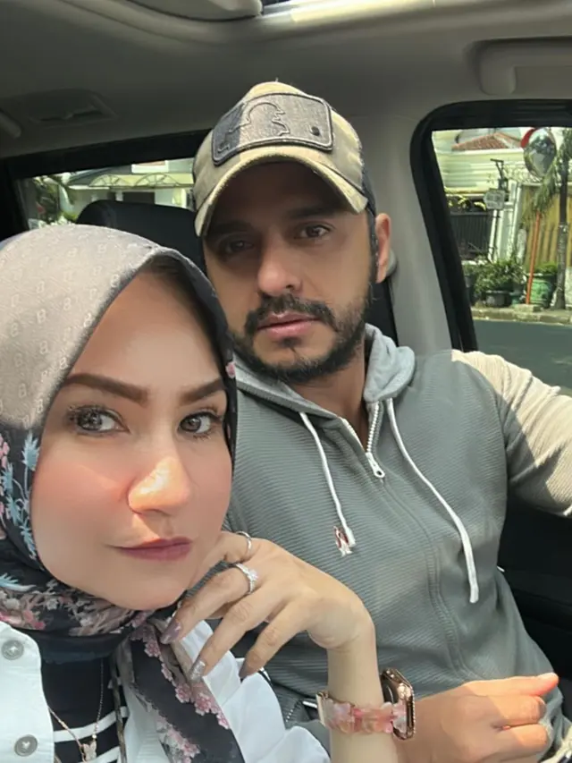 Potret Artis Indonesia yang Menikah dengan Manager Sendiri, Ada yang Bercerai
