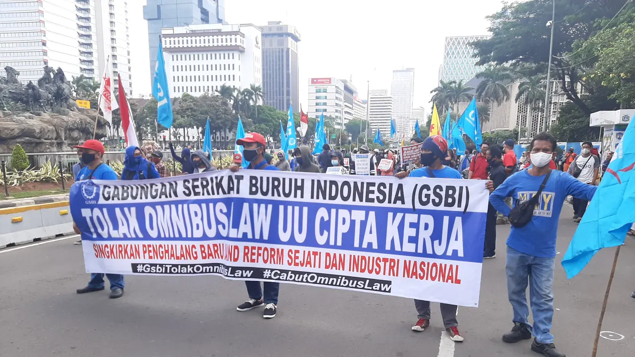 Tolak RUU Cipta Kerja, Masa Buruh Berkumpul di Patung Kuda
