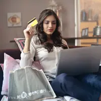 Ilustrasi Shopping Credit: pexels.com/AndreaPiacquadio