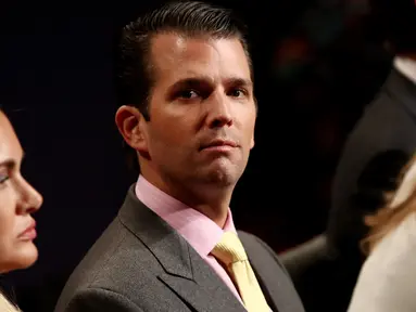 Foto pada tanggal 19 Oktober 2016, Donald Trump Jr. dan istrinya Vanessa Trump menunggu debat calon presiden AS di Las Vegas, Nevada. Donald Trump Jr. digugat cerai sang istri, Vanessa Trump. (Win McNamee / Getty Images / AFP)