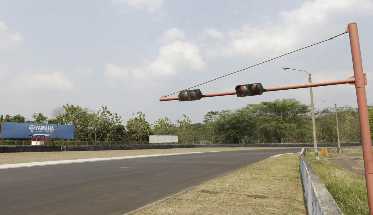 Kondisi Sirkuit Sentul memerlukan perbaikan pada beberapa bagian agar layak menggelar ajang MotoGP 2017. (Bola.com/Vitalis Yogi Trisna)