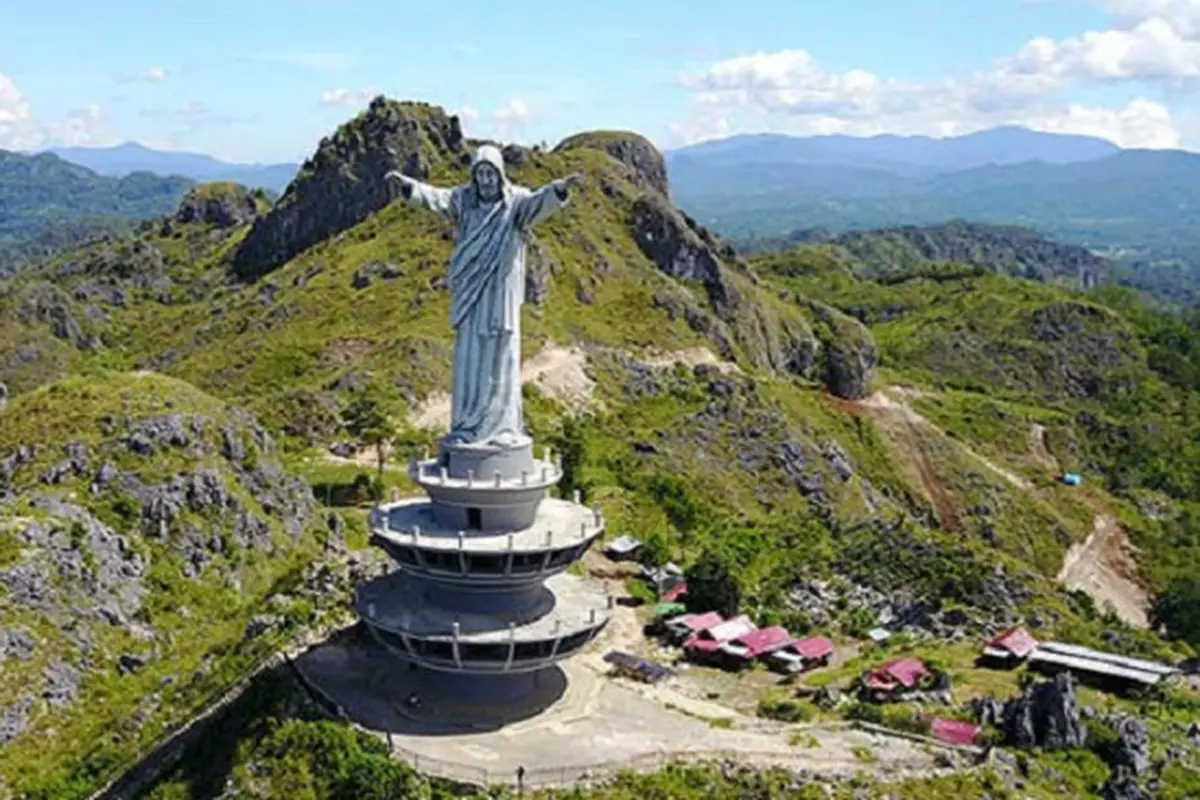 Patung Yesus Kristus Buntu Burake