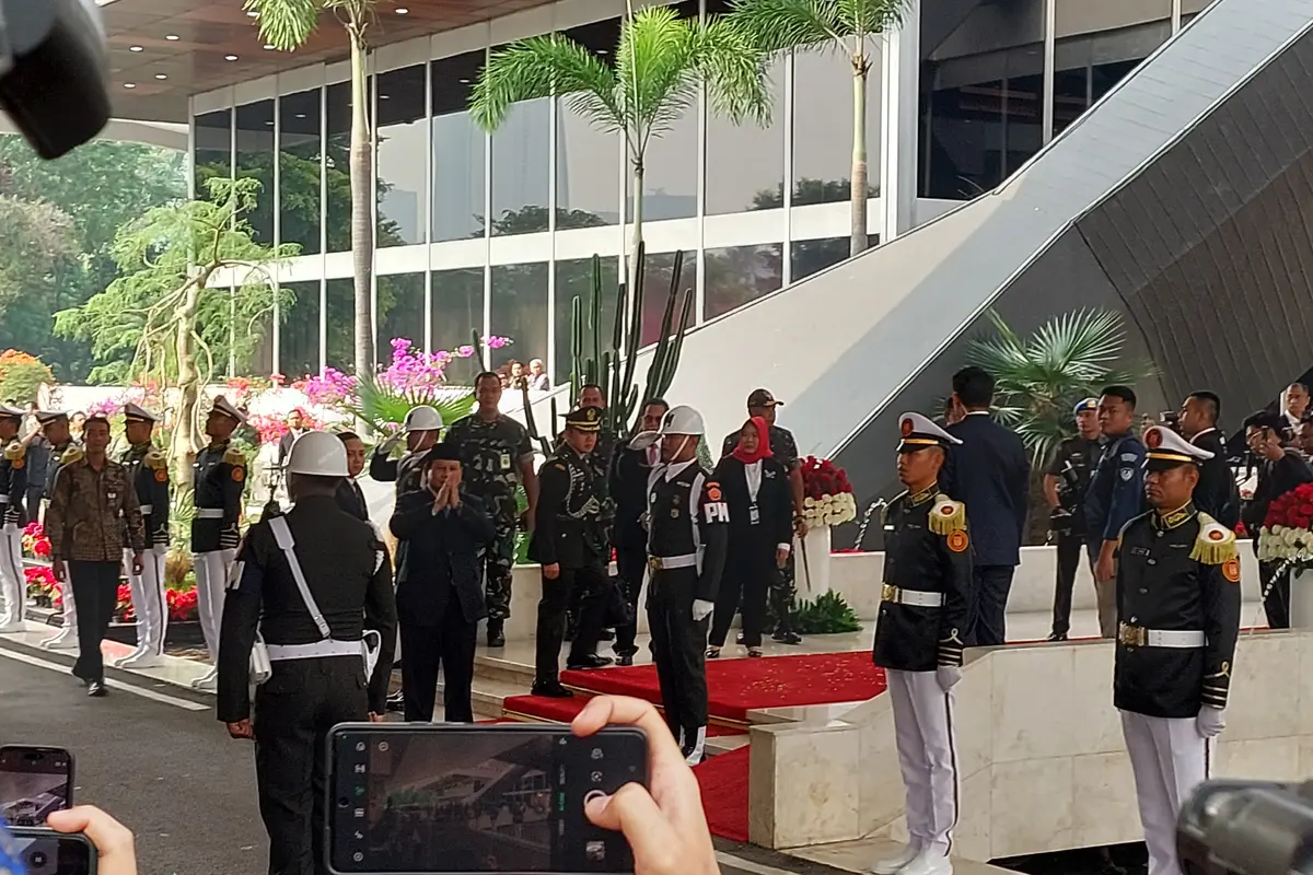 Presiden Terpilih Prabowo Subianto tiba di kompleks parlemen menjelang penyampaikan pengantar Rancangan Undang-Undang APBN 2025 beserta Nota Keuangannya.