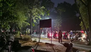 Demo di Unhas Berujung Ricuh: Motor Listrik Dibakar, 1 Mahasiswa Ditangkap