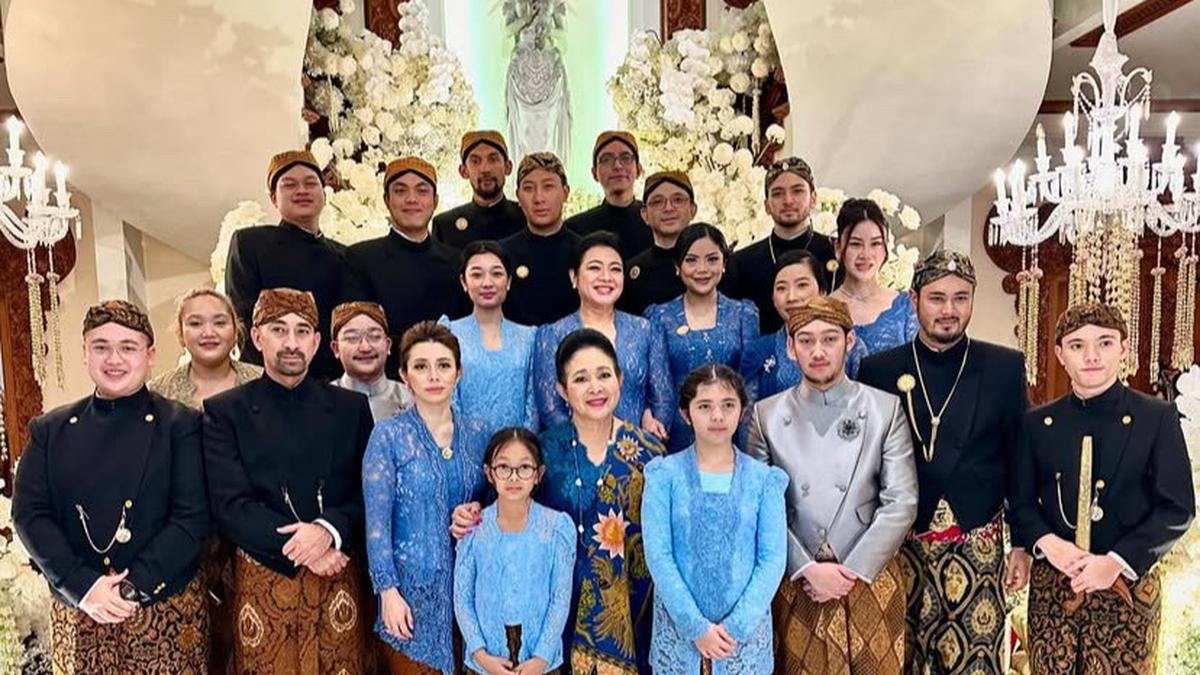 Tanpa Mayangsari, 6 Potret Penampilan Terbaru Keluarga Cendana Kembali Berkumpul di Pernikahan Cicit Soeharto