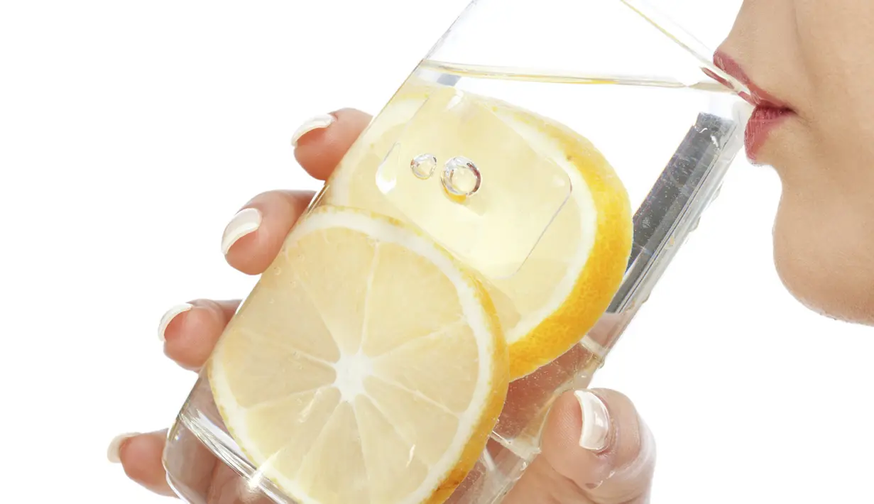  Mengganti kebiasaan minum kopi dengan air lemon (huffingtonpost.ca)
