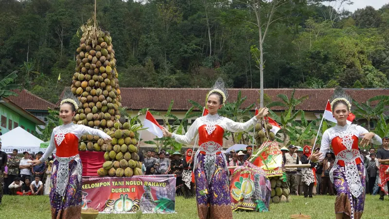 Festival Durian Bumi Soedirman #1 di Lapangan Dusun Sumingkir, Desa Bantarbarang, Kecamatan Rembang, Purbalingga. (Foto: Liputan6.com/Prokompim PBG)