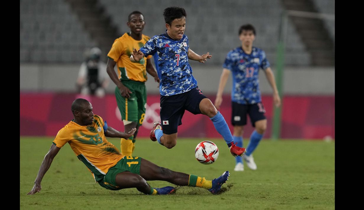 Takefusa Kubo menjadi kunci kemenangan Jepang saat berhadapan dengan Afrika Selatan. Lionel Messi dari Jepang tersebut menjadi pahlawan kemenangan The Samurai Blue berkat golnya di menit 70. Gol ini cukup memastikan Jepang meraih tiga poin di pertandingan pertama mereka. (Foto: AP/Shuji Kajiyama)