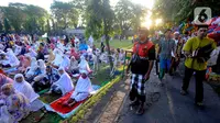 Tidak hanya ketika Sholat id Idul Adha dan Idul Fitri, pengamanan juga dilakukan ketika ada jumatan. (merdeka.com/Arie Basuki)