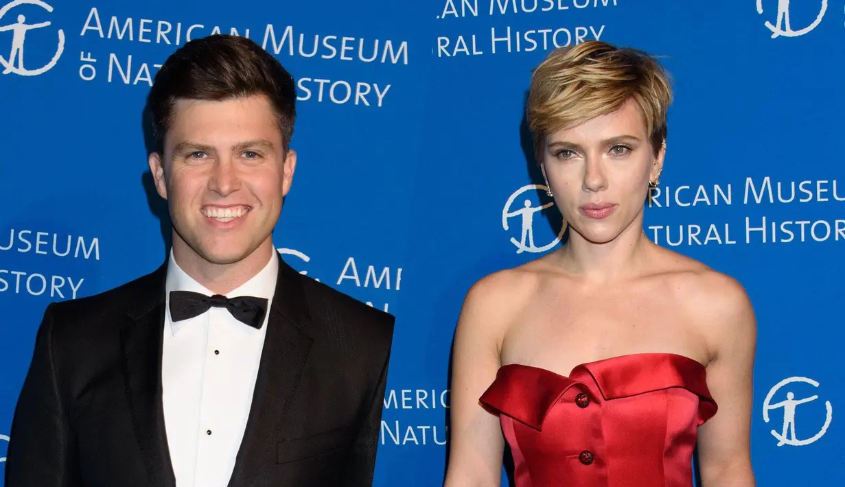 Scarlett Johansson terlihat mesra bersama dengan Colin di American Museum of Natural History Gala pada Kamis lalu. (Hollywood)