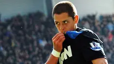 Selebrasi gol striker Manchester United asal Meksiko Javier Hernandez di laga lanjutan EPL melawan Stoke City di Britannia Stadium, 24 Oktober 2010. MU unggul 2-1. AFP PHOTO / Adrian Dennis