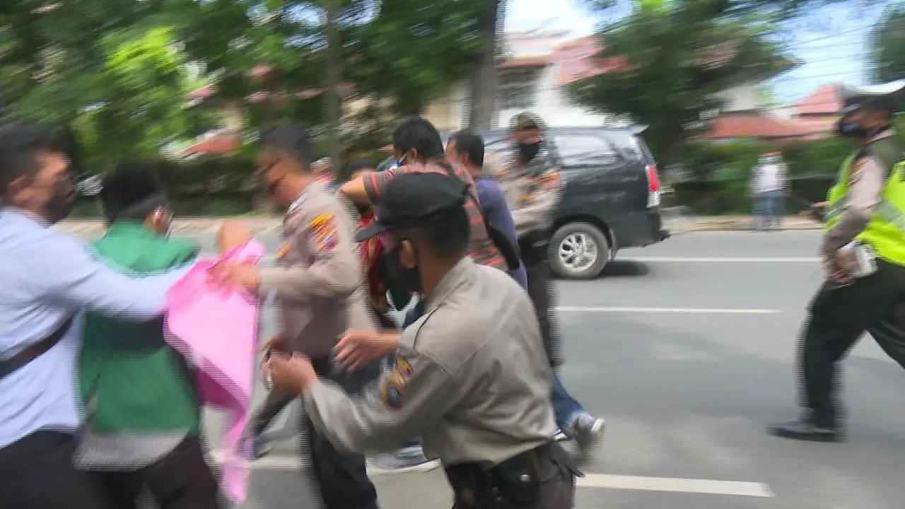 Unuk rasa mahasiswa dibubarkan polisi