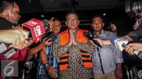 Setelah menjalani pemeriksaan selama 1x24 jam, akhirnya KPK menetapkan Irman Gusman sebagai tersangka penerimaan gratifikasi atau suap terkait dugaan suap kebijakan kuota gula impor, Jakarta, Sabtu (17/9). (Liputan6.com/Faizal Fanani)