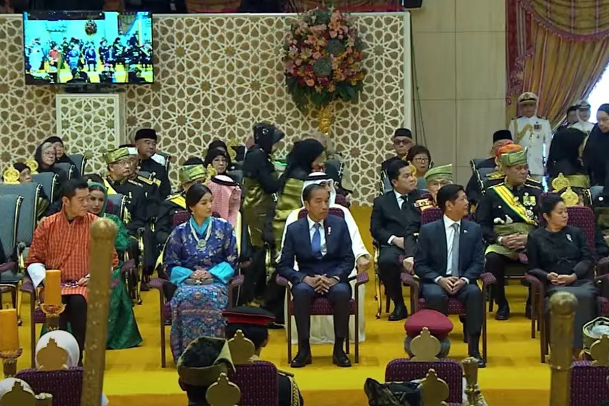 Duduk di Samping Ratu Bhutan, Jokowi Saksikan Pangeran Abdul Mateen dan Anisha Rosnah Bersanding di Singgasana Emas