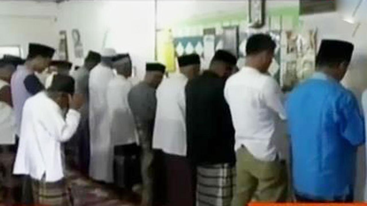VIDEO: Ikuti Ulama, Jemaah Naqsabandiyah Padang Lebaran Hari Ini
