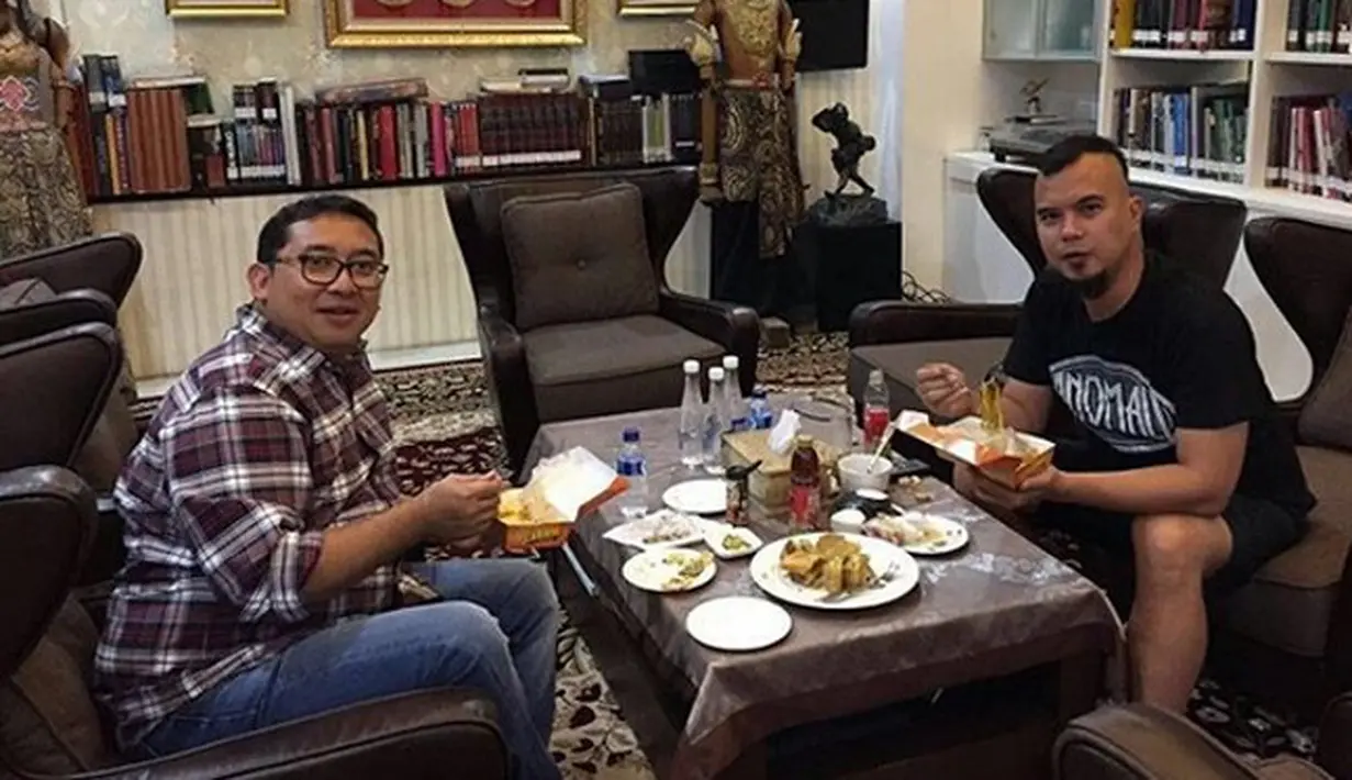 Sebelum mendaftar sebagai Wakil Bupati Bekasi, Ahmad Dhani ingin mendaftar sebagai Gubernur DKI dan Wali Kota Surabaya pada beberapa tahun silam. Seperti diketahui, Dhani selama ini banyak menentang kebijakan Gubernur DKI, Ahok.  (dok.Instagram)