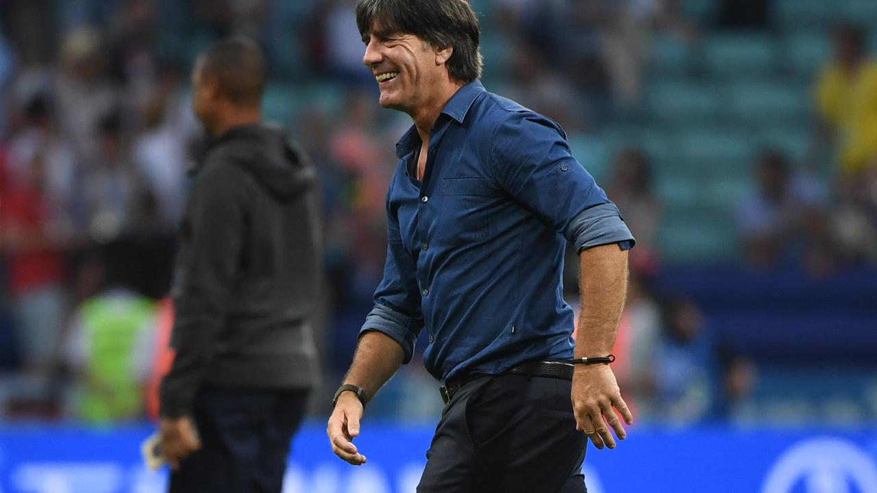 Pelatih Timnas Jerman, Joachim Low, rayakan kemenangan 3-1 atas Kamerun pada Grup B Piala Konfederasi 2017 di Fisht Olympic Stadium, Minggu (25/6/2017). (AFP/Patrik Stollarz)