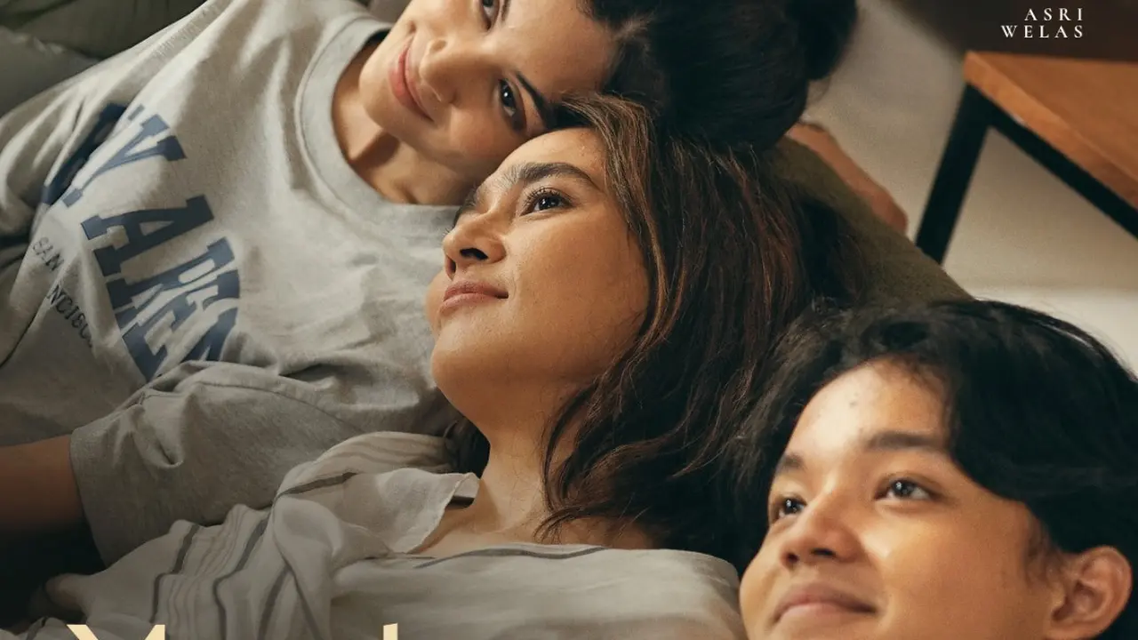 Poster film Mungkin Kita Perlu Waktu