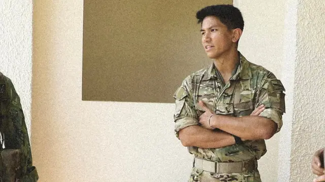 Pangeran Brunei Darussalam Abdul Mateen berseragam militer. (Instagram/@tmski)