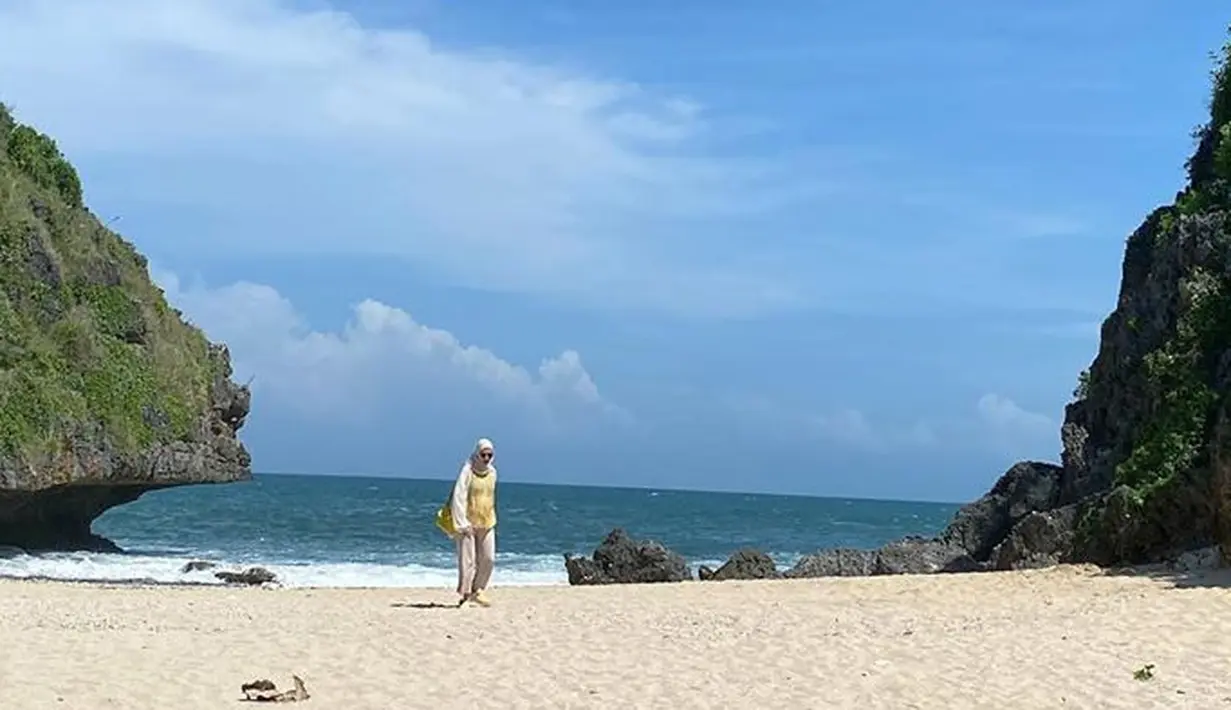 Di kehamilan kelimanya ini, Zaskia merasa sangat senang. Pasalnya, sang suami memberikan perhatian ekstra, terutama saat kandungan Zaskia sudah memasuki Sembilan bulan.  (Instagram/zaskiadyamecca)