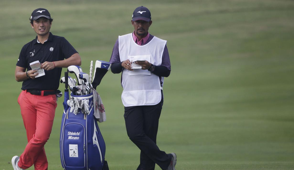 Pegolf membuka catatan saat tampil pada turnamen golf BRI Indonesia Open 2019 di Pondok Indah, Jakarta, Kamis (29/8). Indonesia Open memperebutkan total hadiah 500 ribu US Dollar. (Bola.com/Vitalis Yogi Trisna)