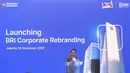 Dalam identitas barunya, BRI mengusung brand idea untuk mendukung ambisi nasabah di seluruh Indonesia. Tampak dalam foto, Direktur Utama PT Bank Rakyat Indonesia (Persero) Tbk, Hery Gunardi saat memberi sambutan pada acara Launching BRI Corporate Rebranding, di Menara BRIlian Jakarta, Selasa (16/12/2025). (Kapanlagi.com/Budy Santoso)