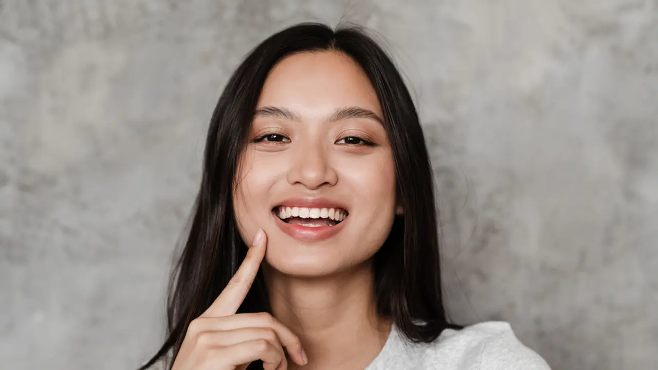bahagia manis cantik