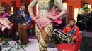 Dewi Perssik juga beberapa kali mengenakan kebaya saat tampil di layar kaca, terlihat sederhana dan cantik. (Liputan6.com/IG/@dewiperssikreal)