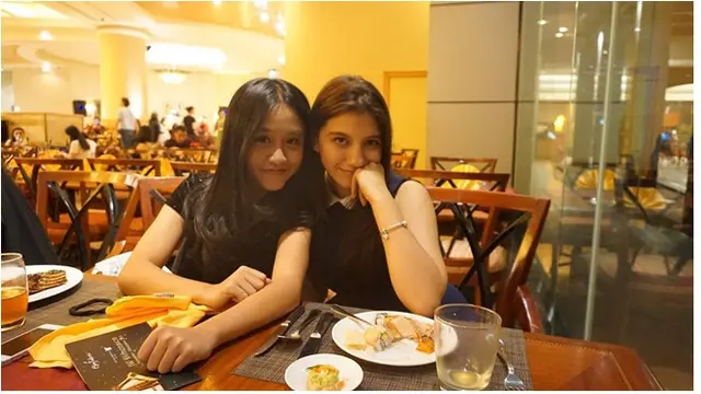 Vanessa juga dekat dengan mantan pacar sang kakak, Cassandra Lee.