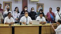 Konferensi pers usai rapat tim gabungan yang diberi nama Tim PBSU di Aula Rapat Lantai 3, Kantor Disnaker Sumut, Jalan Asrama, Kota Medan.