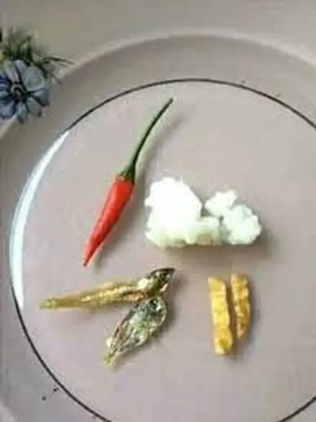 7 Potret Menu Makan Nyeleneh Lauknya Irit Banget Ini Bikin Kasihan