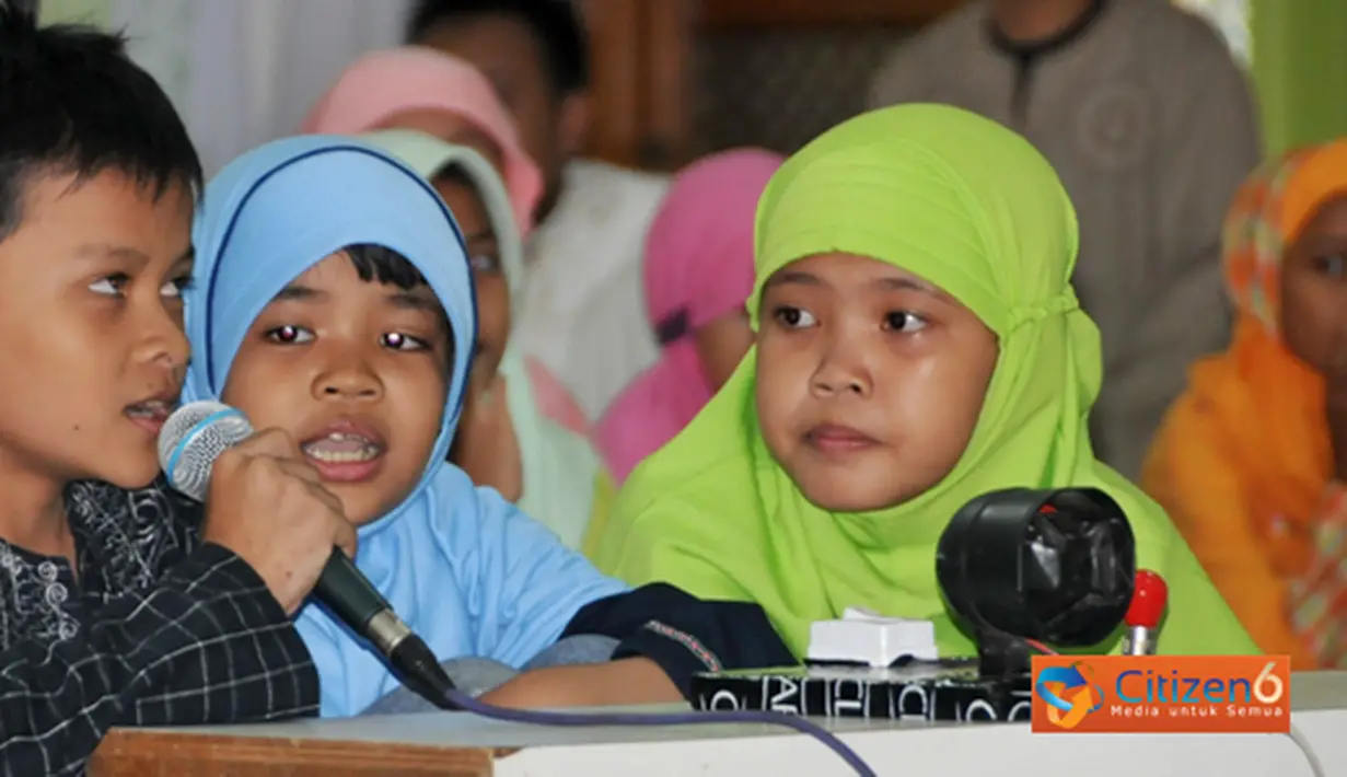Citizen6, Depok: Sebanyak 80 anak usia SD dan SMP Kls II, mengikuti berbagai jenis lomba yakni lomba mewarnai, Adzan,hafalan surat pendek dan cerdas cermat. (Pengirim: Efrimal Bahri)