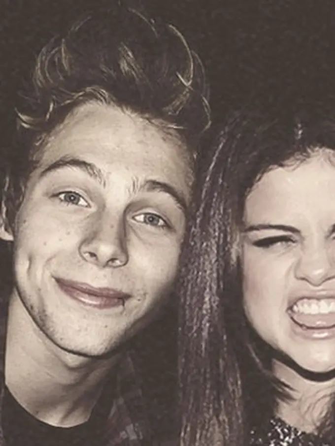 [Bintang] Luke Hemmings dan Selena Gomez