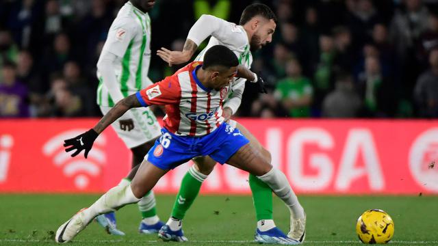 Foto: Real Madrid Curi Tiga Poin dengan 10 Pemain dan Rebut Posisi Puncak Klasemen Liga Spanyol dari Girona