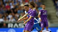 Luka Modric akan absen panjang?. (REUTERS/Albert Gea)