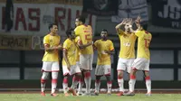 Pemain Selangor FA melakukan selebrasi usai membobol gawang Persija Jakarta pada laga persahabatan di Stadion Patriot, Jawa Barat, Kamis (6/9/2018).(Bola.com/M Iqbal Ichsan)