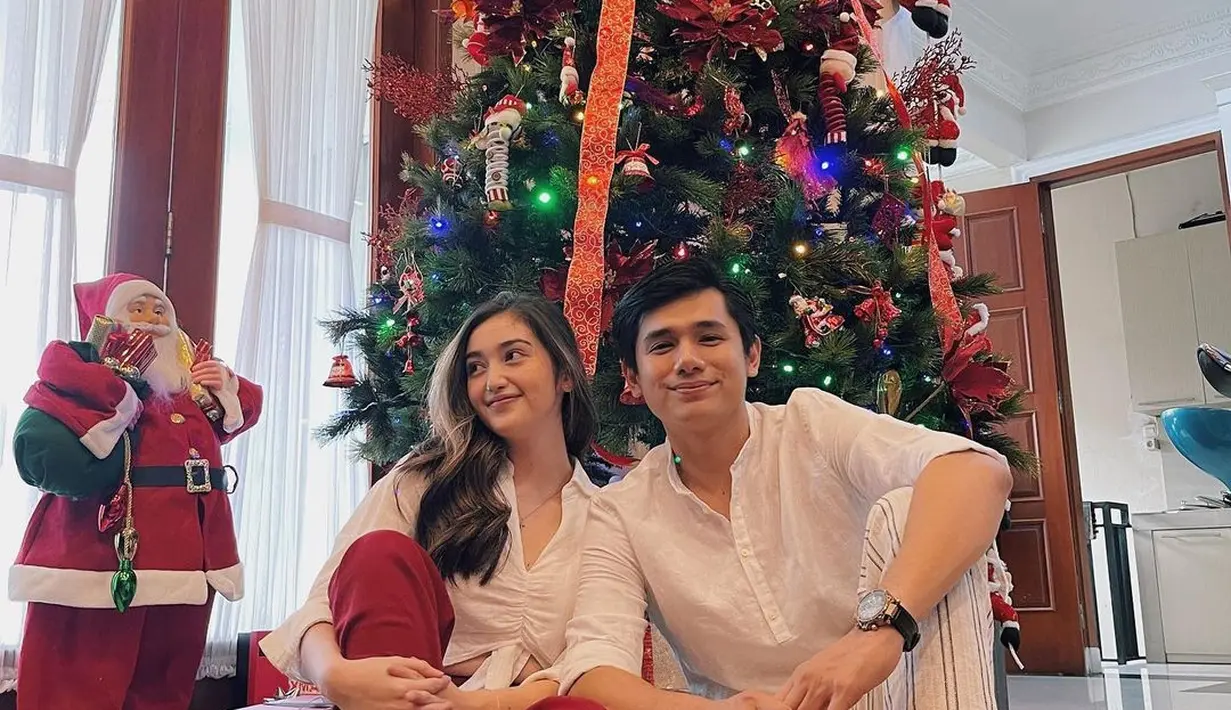 <p>Potret Perayaan Nataru Ranty Maria dan Rayn Wijaya. (Sumber: Instagram/rantymaria)</p>