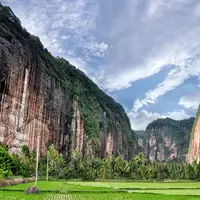 Lembah Harau, Sumatera Barat. (sbsgrouptour.com)