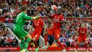 Penyerang anyar Liverpool Christian Benteke saat mencetak gol ke gawang Bournemout di Anfield stadium, Liverpool, Inggris, Senin (17/8/2015). Gol Benteke jadi satu – satunya gol bagi kemenangan Liverpool. (Reuters/Carl Recine)
