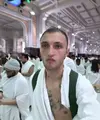 Anwar Hadid jalani umrah di bulan Ramadan. [Foto: Instagram/anwarhadid]