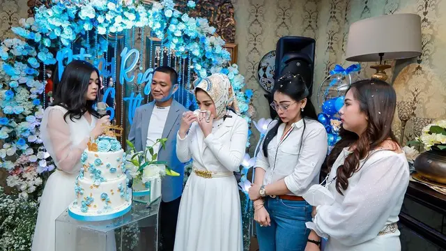Bertemu Mantan Istri Suami, Ini 7 Momen Ulang Tahun Anak Sambung Bella Shofie