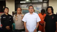 Polisi mengamabkan mantan suami penyerang air keras di Malang. (Istimewa)