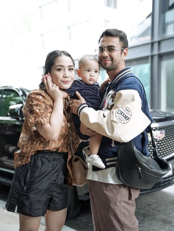 Raffi Ahmad dan keluarga di New York (Instagram/raffinagita1717)