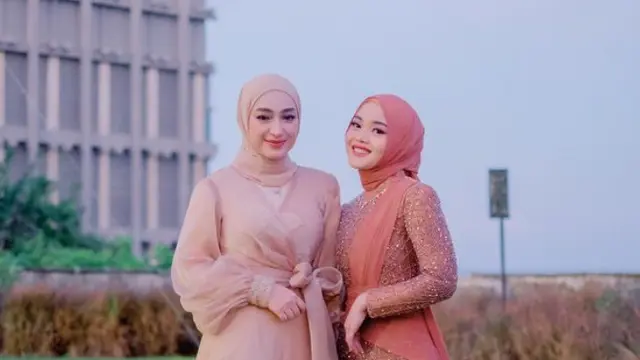 Gaya Putri Delina dan Santyka Fauziah Kekasih Sule