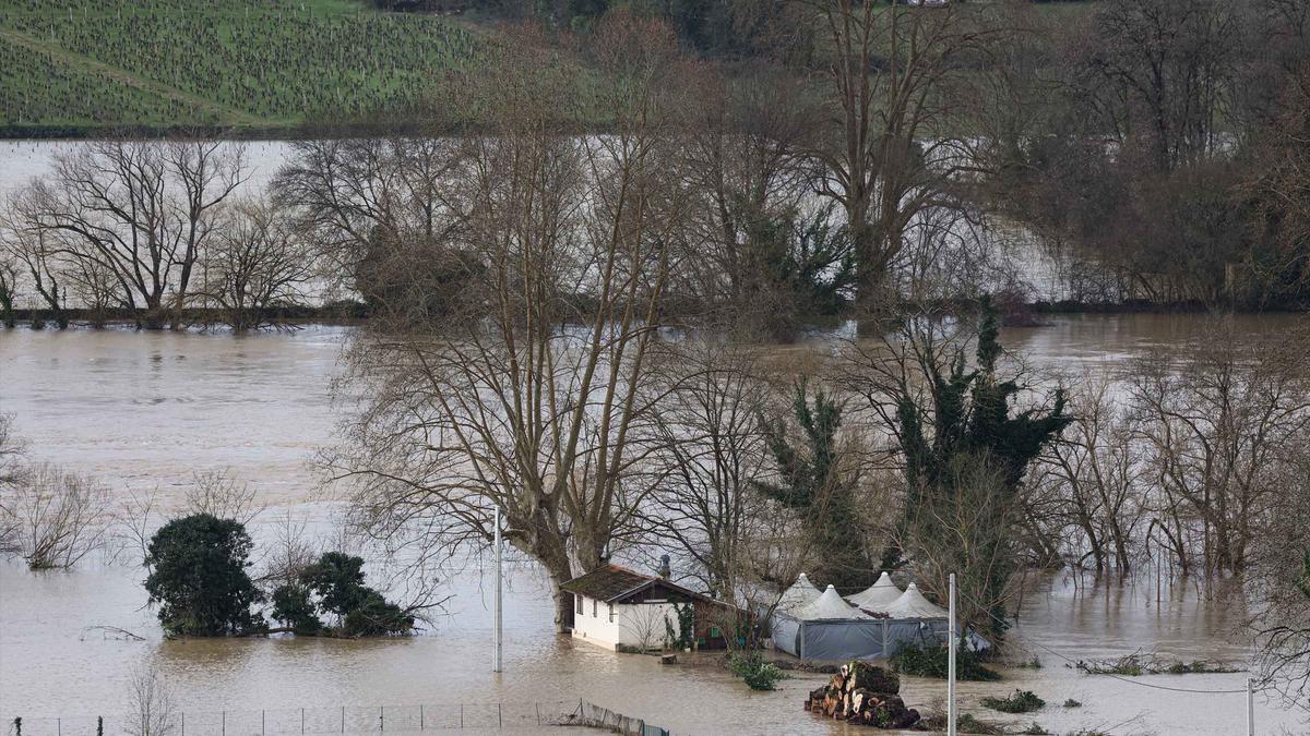 Curah Hujan Ekstrem, Banjir Rendam Wilayah Barat Prancis