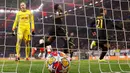 Pemain Real Madrid, Brahim Diaz (kanan) mencetak gol kemenangan timnya ke gawang RB Leipzig pada laga leg pertama 16 besar Liga Champions 2023/2024 di Red Bull arena stadium, Leipzig, Jerman, Rabu (14/02/2024) dini hari WIB. (AFP/Odd Andersen)